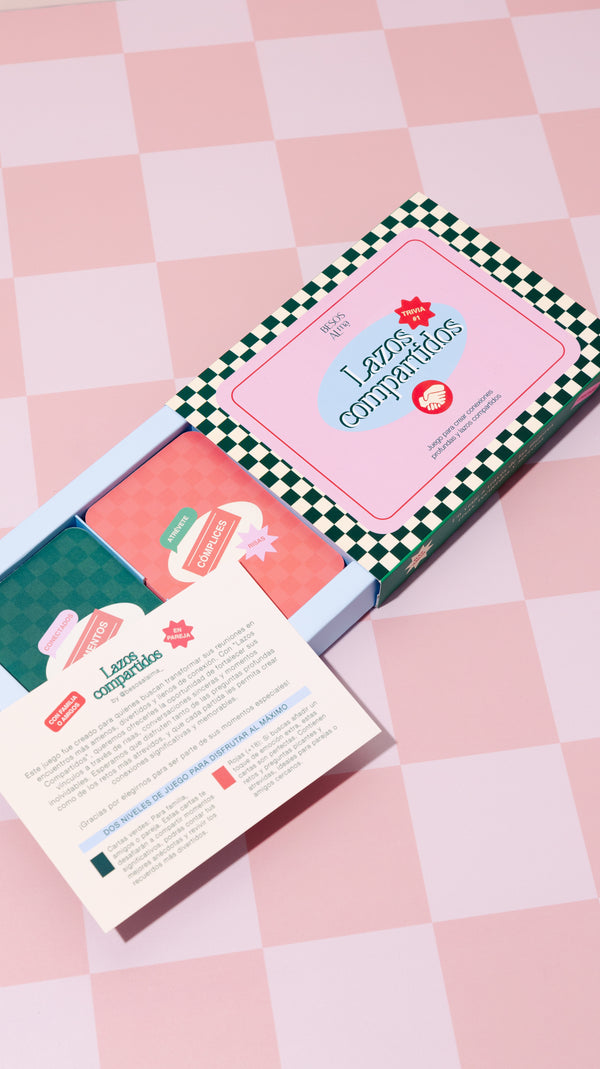 Juego de cartas lazos compartidos
