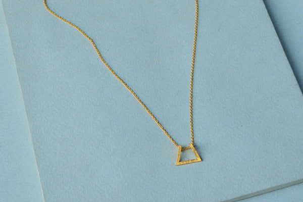 COLLAR BANKU
